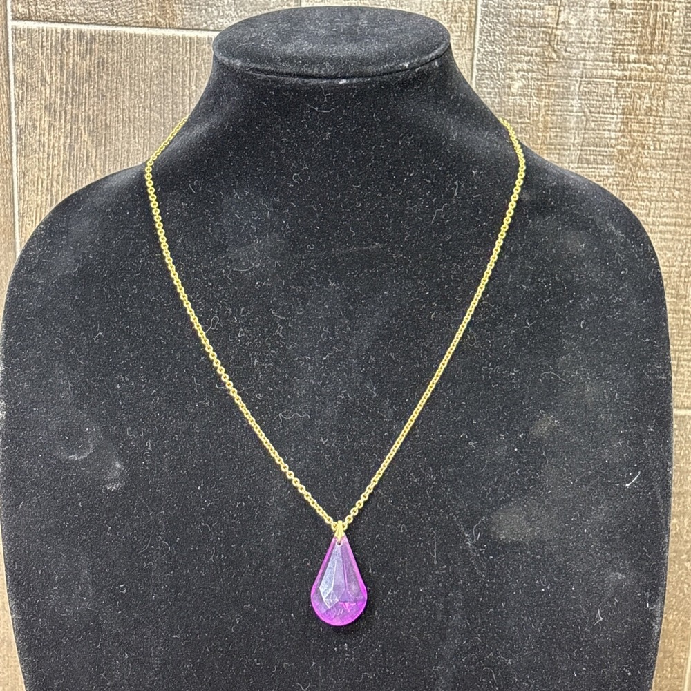 Vintage Avon Purple Faceted Teardrop Pendant Necklace Gold Tone 1970s 1980s